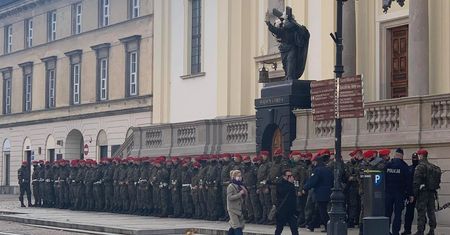 Protesty w Warszawie. Na ulicach gromadzi się policja i żandarmeria wojskowa