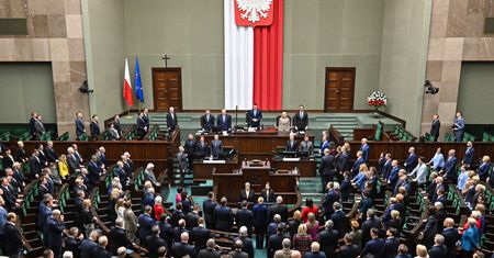 Posłowie mogą dostać po kieszeni za nieobecności. Nie od razu, chcą zostawić furtkę