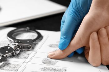 Lębork: Wielkanoc za kratkami. Pięciu poszukiwanych trafiło do więzień