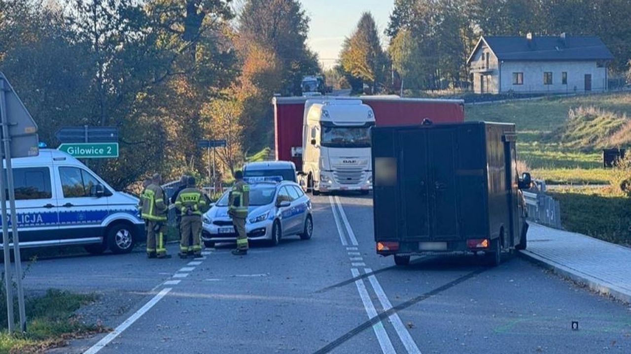 Zszedł z chodnika prosto pod auto. 12-latek w ciężkim stanie