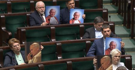 Awantura w Sejmie. "Chcecie zapisać Jana Pawła II do PiS"