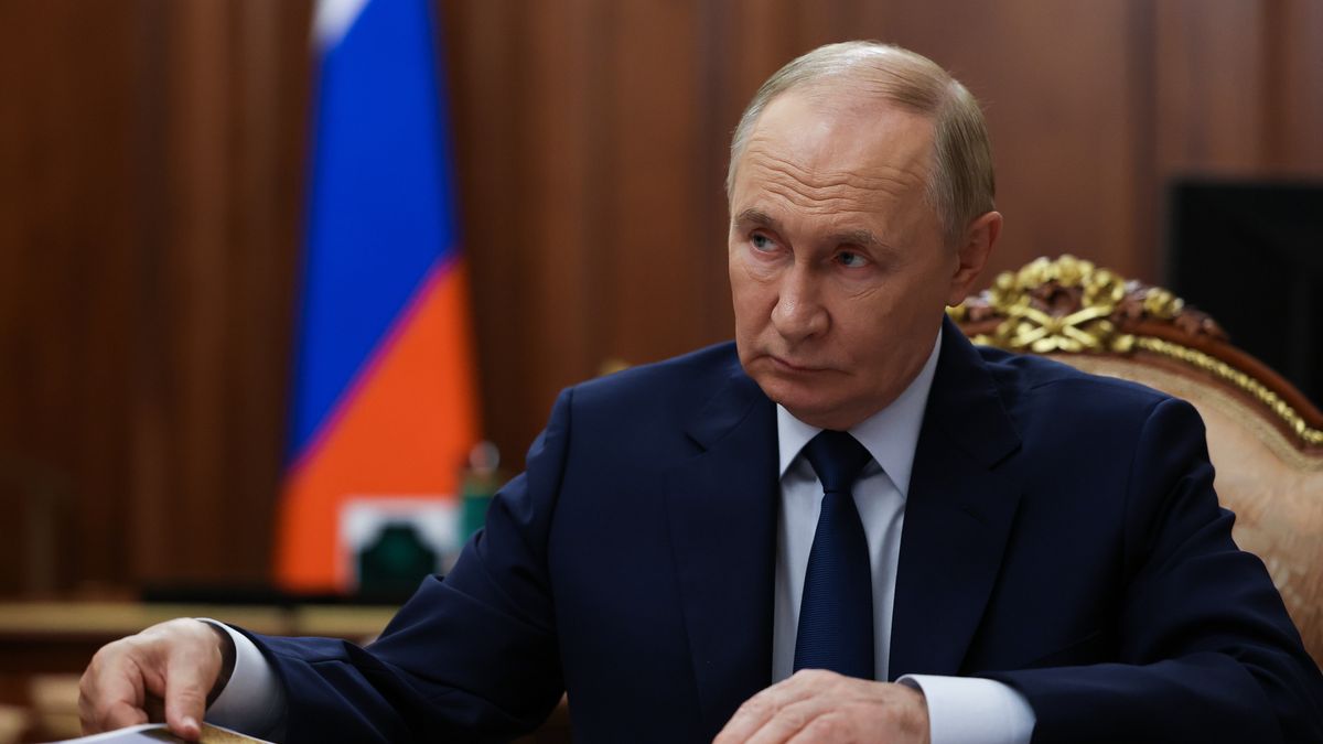 Russian President Vladimir Putin meets with Lugansk People's Republic head Leonid Pasechnik at the Kremlin in Moscow, Russia, 23 September 2025. EPA/ALEXANDER KAZAKOV / SPUTNIK / KREMLIN POOL MANDATORY CREDIT Dostawca: PAP/EPA.