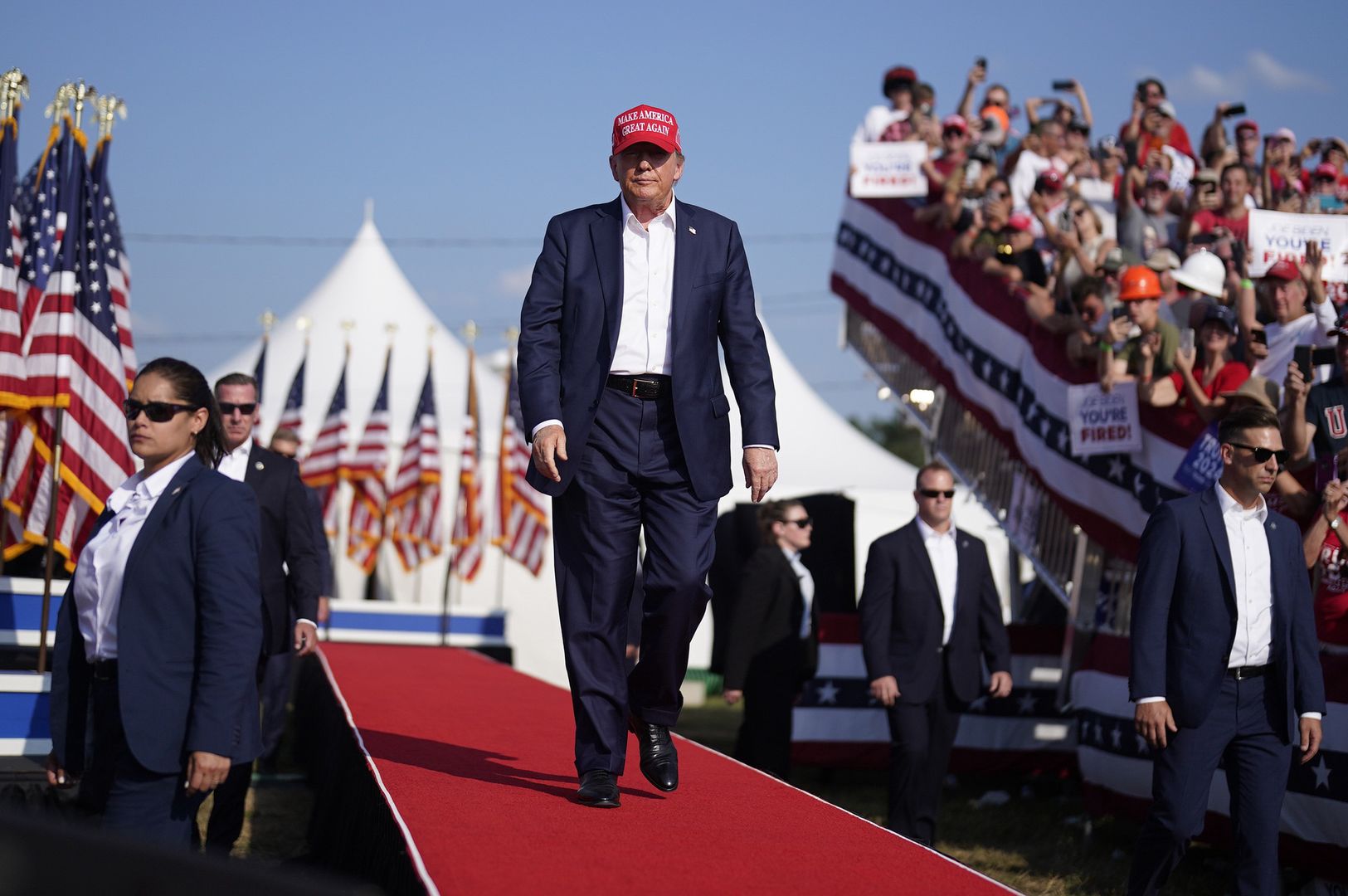 Wielki skok poparcia dla Donalda Trumpa. Przed nim kluczowy tydzień
