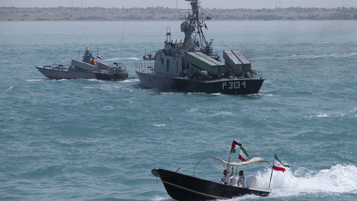 Iran grozi zamknięciem Cieśniny Ormuz. 