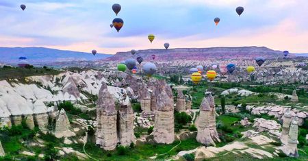 Kapadocja jesienią. Aktywny city break wśród skalnych kominów