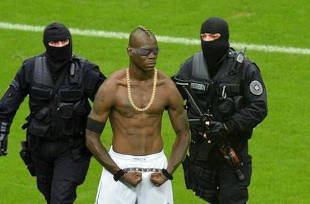 Mario Balotelli. Najbardziej charakterystyczny piłkarz Euro 2012 podbija Internet 14