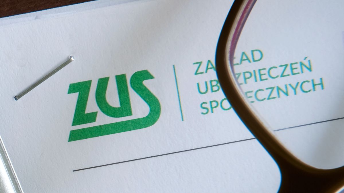 Lublin, Poland. 11 September 2022. Letter from ZUSDOROTA SZYMCZYKpension, money, saving, retirement, poland, finance, payment, retire, social, health, institution, national, polish, sign, budget, economy, employee, employer, government, calculator, glasses, calculate, estimate, investment, note, pay, pensioner, senior, tax, logotype, symbol, zus, bills, security, paper, green, logo, contributions, office, name, department, insurance, financial, letter, envelope, pension, money, saving, retirement, poland, finance, payment, retire, social, health, institution, national, polish, sign, budget, economy, employee, employer, government, calculator, glasses, calculate, estimate, investment, note, pay, pensioner, senior, tax, logotype, symbol, zus, bills, security, paper, green, logo, contributions, office, name, department, insurance, financial, letter, envelope