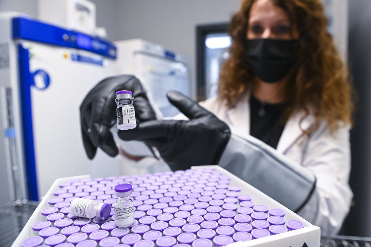 Firma farmaceutyczna BioNTech, poinformowała, że pracuje nad preparatem, który będzie w stanie pokonać wariant Omikron koronawirusa 