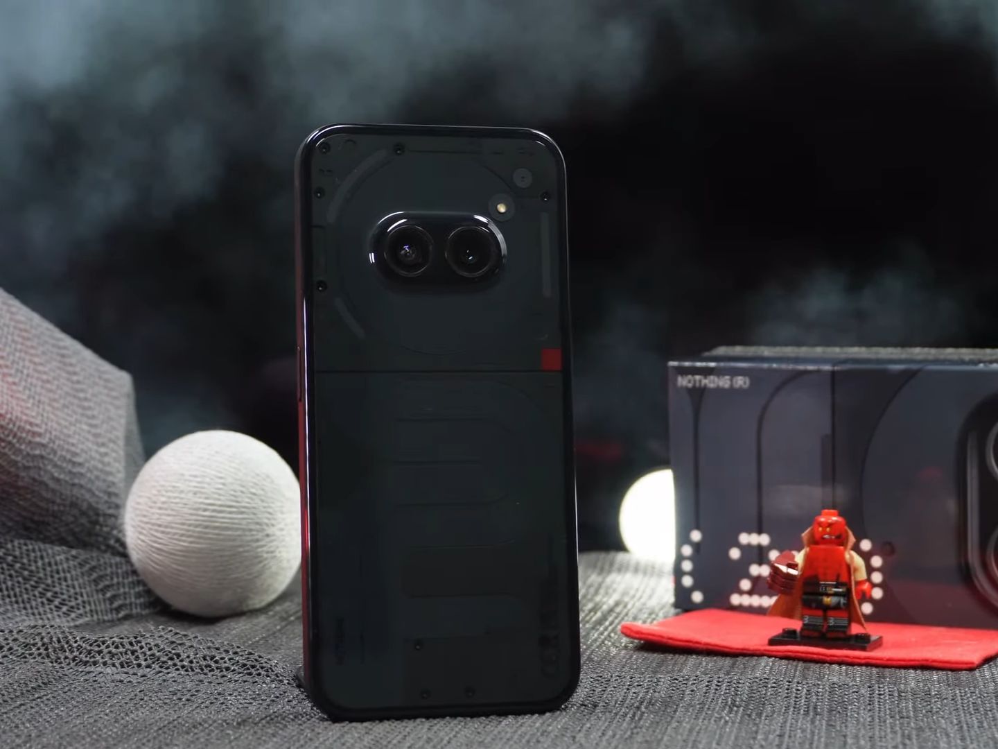 Nothing Phone (2a) - wciąż ten sam stylowy wygląd