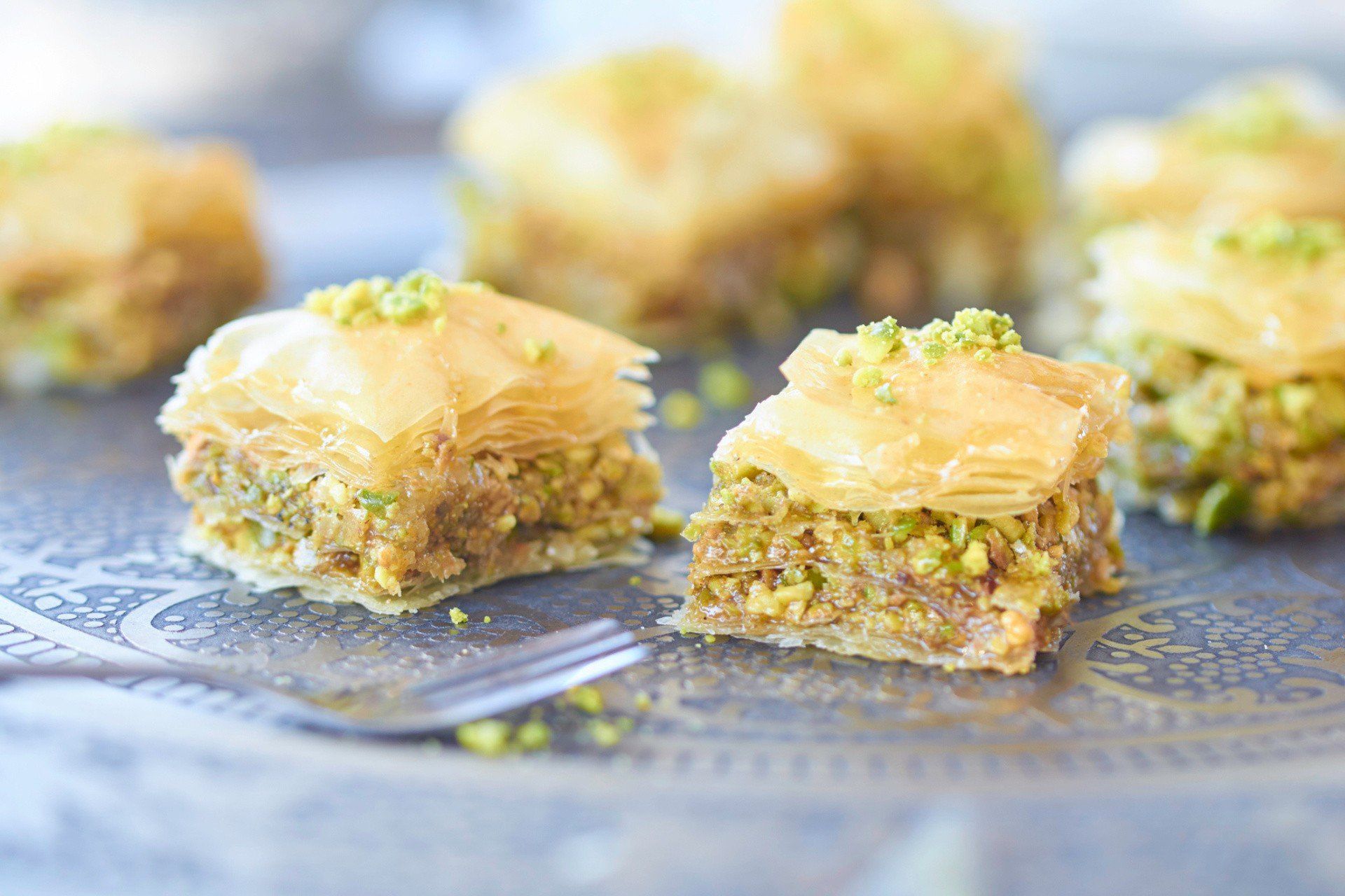 Domowa baklava z miodem i pistacjami