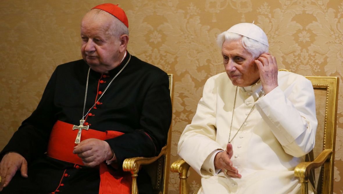 Kardynał Stanisław Dziwisz wydał oświadczenie pod śmierci emerytowanego papieża