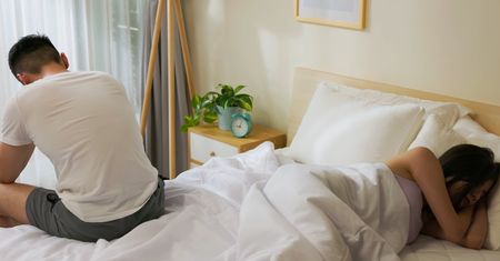 Są w związkach, ale nie współżyją. Seksuolog mówi, co za tym stoi