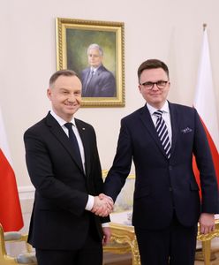 Były uśmiechy i uściski. Hołownia już u Dudy