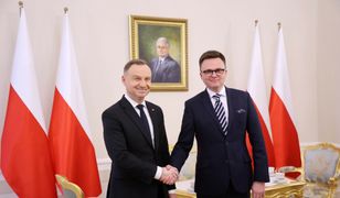 Były uśmiechy i uściski. Hołownia już u Dudy