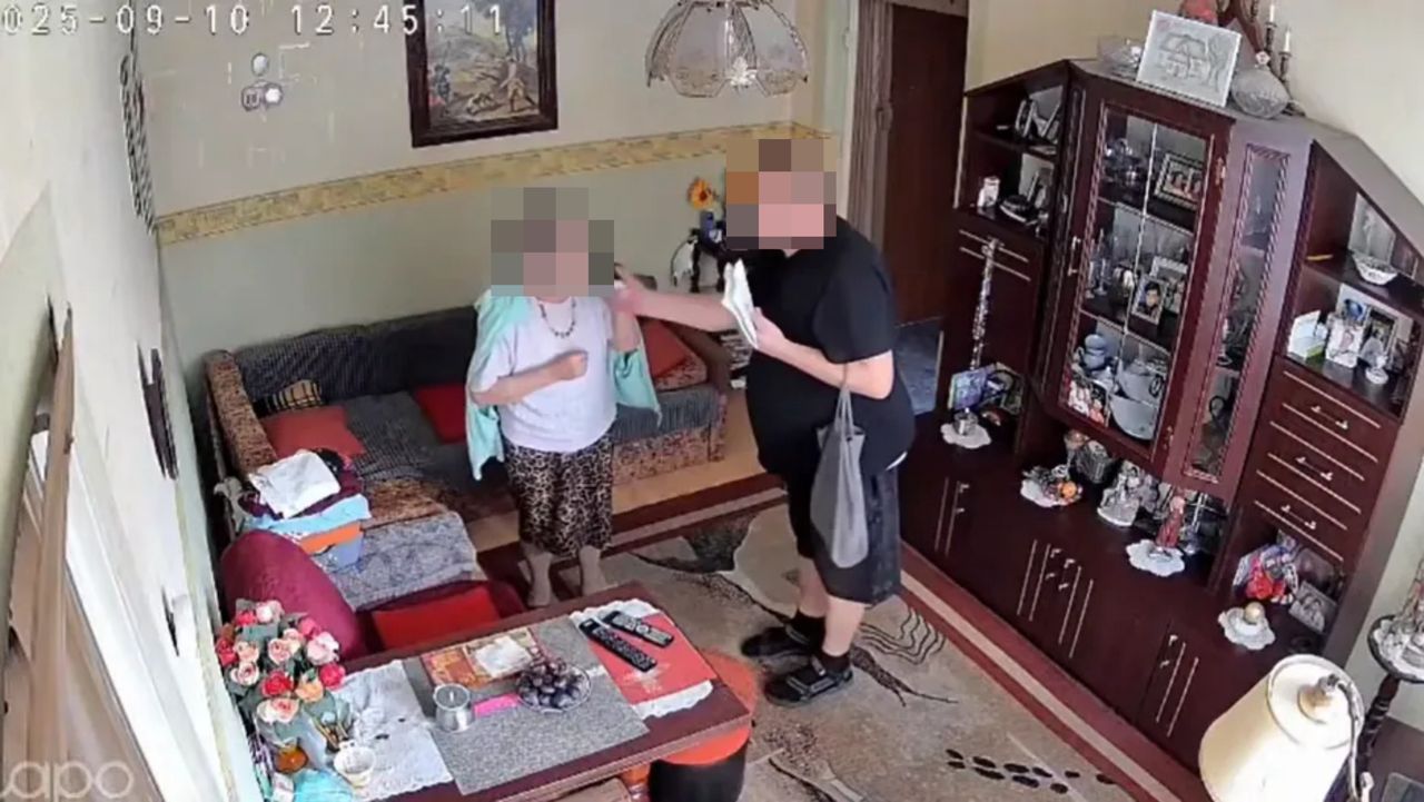 "Babcia, babcia". Nagle rozległ się dźwięk. Policjanci już go mają