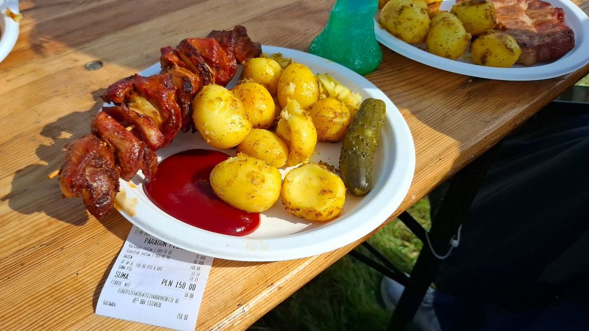 Grillowany szaszłyk na pokazach lotniczych