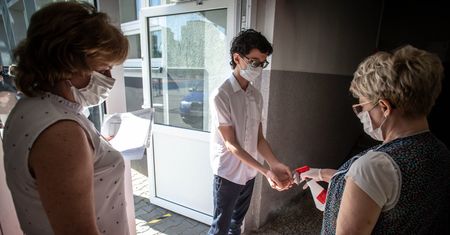Koronawirus w Polsce i powrót do szkół. Będą problemy kadrowe? Dyrektor alarmuje