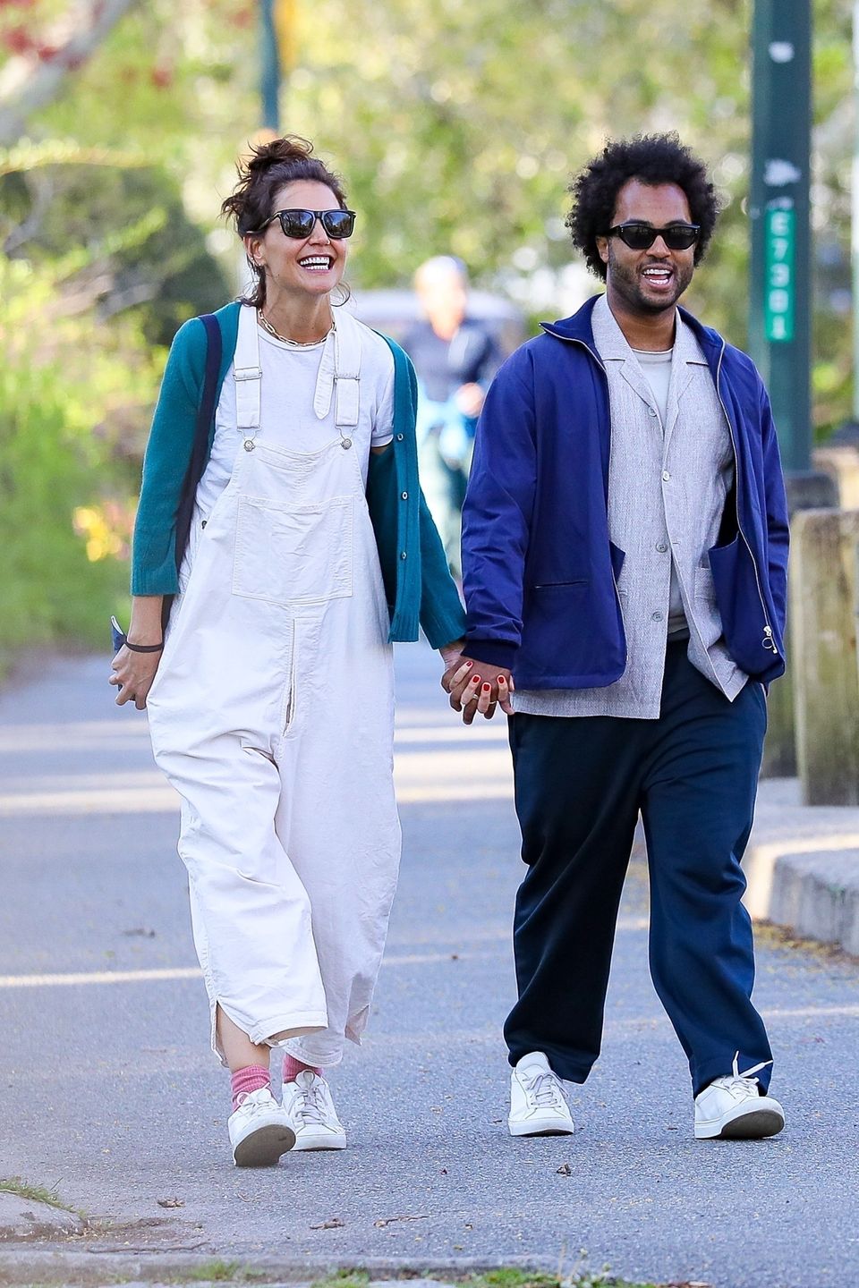 Roześmiana Katie Holmes MIGDALI SIĘ z ukochanym w nowojorskim Central Parku