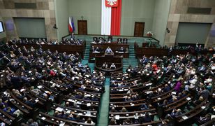 Ostatni sondaż? Pięć komitetów przekracza próg