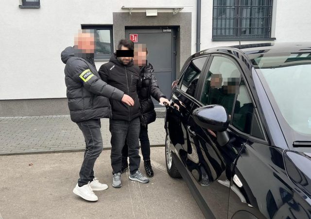 Policjanci zatrzymali dwóch Gruzinów okradających sklepy (zdjęcia)