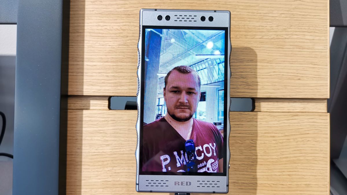 Widziałem "holograficzny ekran" RED Hydrogen One. Do rewolucji daleko 1