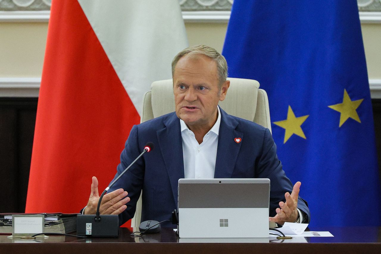 Tusk o deportacjach po skandalu na Narodowym. "63 osoby"
