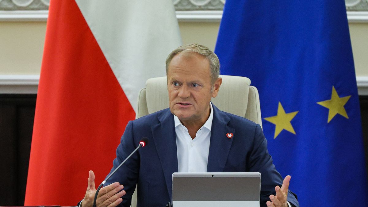 Tusk o deportacjach po skandalu na Narodowym. "63 osoby"