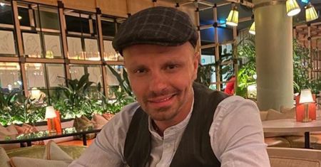 Elegancki Marcin Hakiel chwali się fotkami z wesela. Wybrał się z NOWĄ UKOCHANĄ! (ZDJĘCIA)