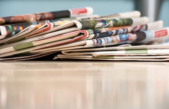 „Gazeta Wyborcza” sprzedaje się dwa razy słabiej niż „Super Express”. Tylko jeden dziennik ze wzrostem