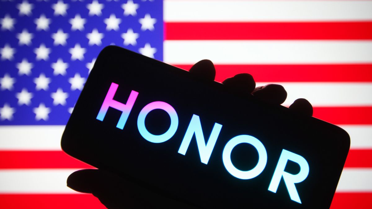 UKRAINE - 2021/10/16: In this photo illustration, HONOR logo is seen on a smartphone in a hand in front of the US flag in the background. (Photo Illustration by Pavlo Gonchar/SOPA Images/LightRocket via Getty Images)