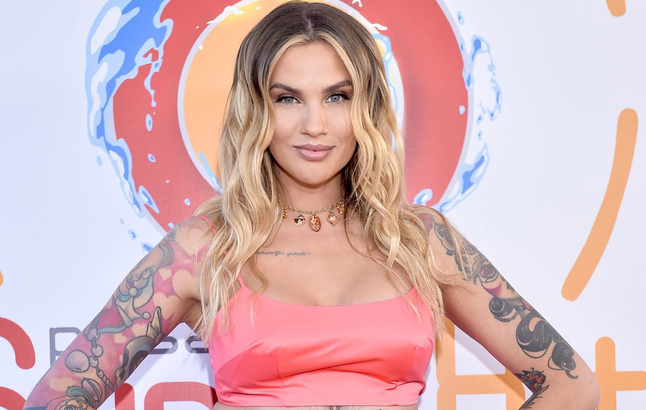 Naturalna Karolina Gilon na Zanzibarze. Zrezygnowała z biustonosza