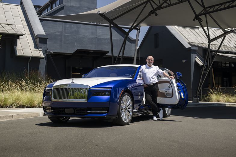 Rolls-Royce Spectre nie traci nic z charakteru tej marki. W Kalifornii sprawdziłem, jak zachowuje się na drodze