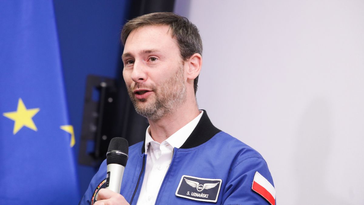 S�awosz Uzna�ski
Tomasz Gzell
astronauta, minister, polityk polityka, serduszko, konferencja konfrencji, prasowa prasowej