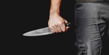 Włocławek: Dramat na ul. Toruńskiej. Kobieta raniona nożem przed blokiem