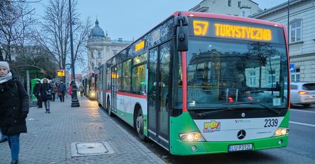 Z końcem roku kończą się umowy z dwoma przewoźnikami. W styczniu może zrobić się ciaśniej w autobusach