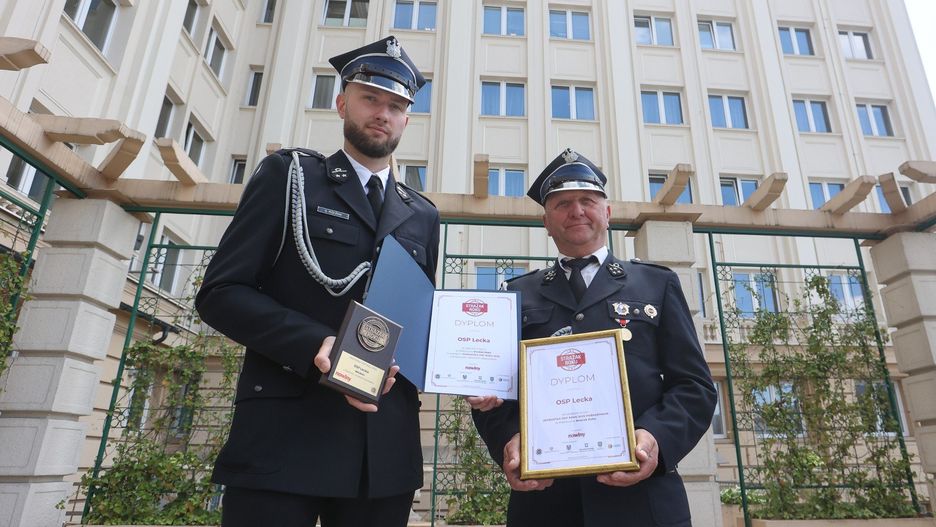 Strażacy z OSP Lecka odebrali dyplomy na uroczystej gali, która odbyła się w Podkarpackim Urzędzie Wojewódzkim