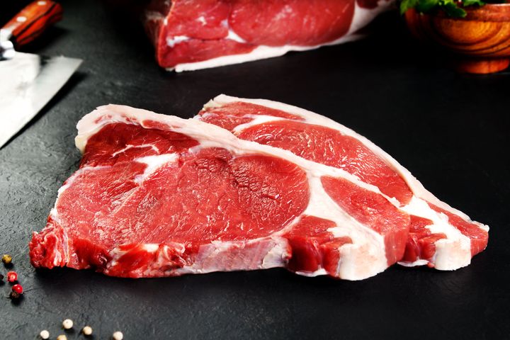 Według najnowszych badań ograniczenie spożycia mięsa w diecie może zmniejszyć ryzyko przedwczesnej śmierci