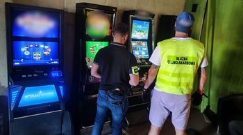 Nielegalne automaty w Pruszczu Gdańskim. Policjanci i celnicy zlikwidowali nielegalne punkty z 9 maszynami
