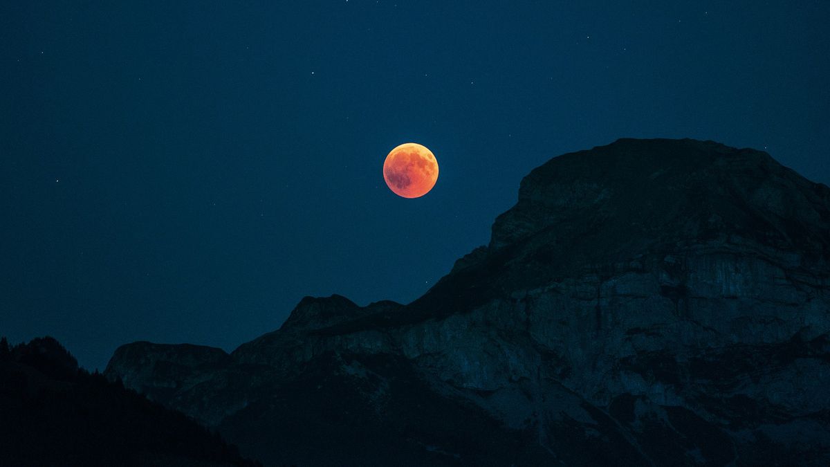 Całkowite zaćmienie Księżyca na zdjęciach ze świata. Kolejne za 7 lat 1