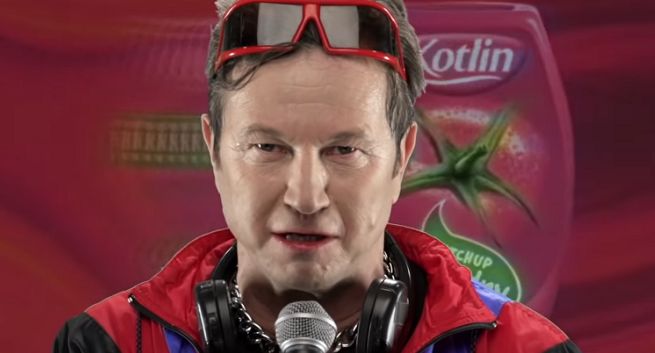 Piotr Cyrwus jako gwiazda dance w spocie ketchupu Kotlin promuje mycie rąk (wideo)