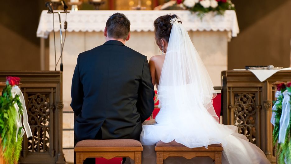 Coraz więcej Polaków decyduje się na unieważnienie ślubu kościelnego