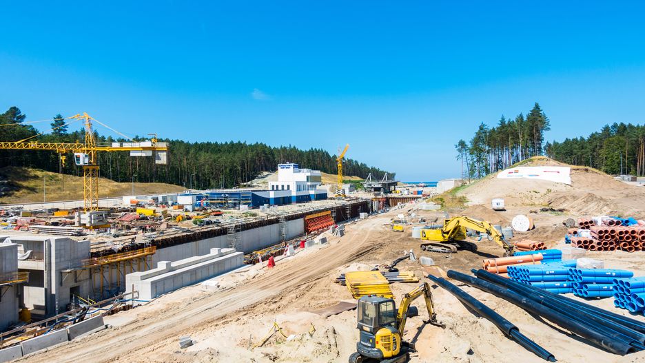 budowa, plac, budowy, morski, przekop, maszyny, budowlane, budownictwo, koparka, spych, duża, wybrzeże, linia brzegowa, beton, stal, port, morze, krynica morska, zalew, zatoka, mierzeja, krajobraz, lato, wiosna, niebo, pomorze, pomorskie, polska
