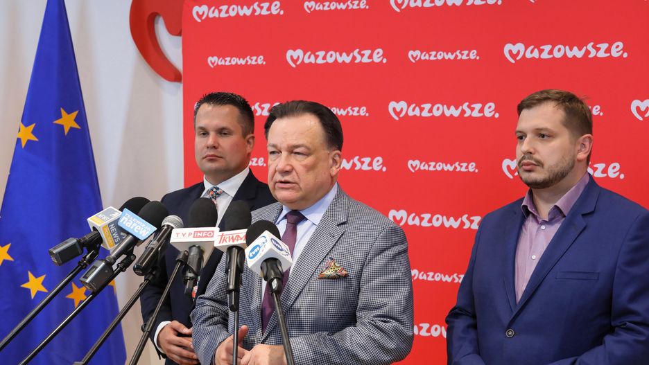 Marszałek woj. mazowieckiego Adam Struzik podczas konferencji prasowej