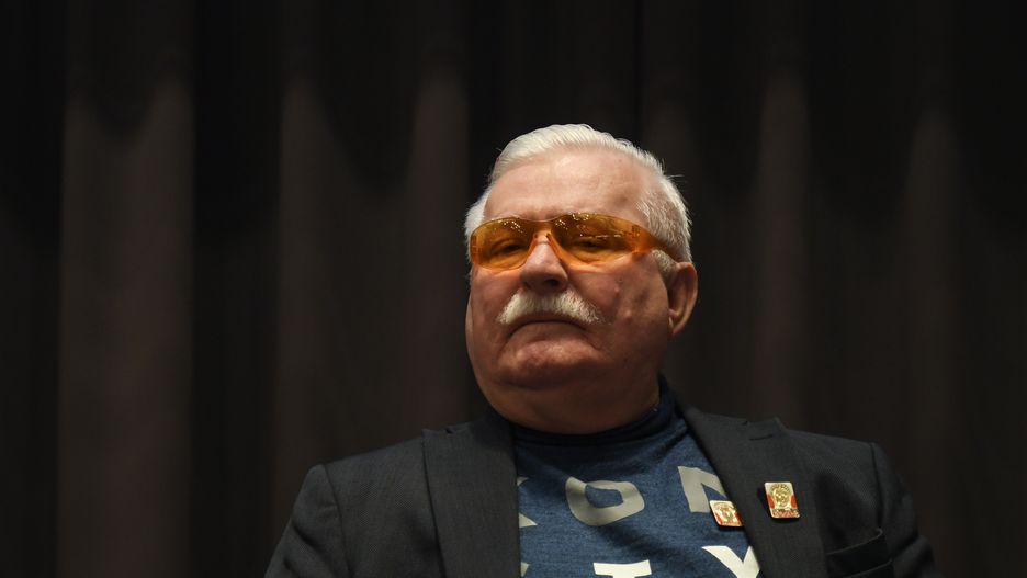 Składanie nieprawdziwych zeznań jest przestępstwem z art. 233 paragraf 1 Kodeksu karnego, za co byłemu prezydentowi grozi kara do trzech lat więzienia. 