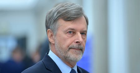 Dlaczego Niedzielski ujawnił dane z recepty? "Nie jest lekarzem"