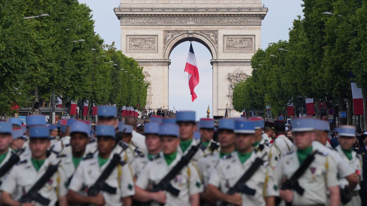 French soldiers near the Arc de Triomphe ahead of the Bastille Day military parade in Paris, France, on Monday, July 14, 2025. President Emmanuel Macron said France will make a "new" and "historic" effort to increase defense spending to counter an acceleration of threats to freedom in Europe and the risk of outright war in the coming years. Photographer: Nathan Laine/Bloomberg via Getty Images