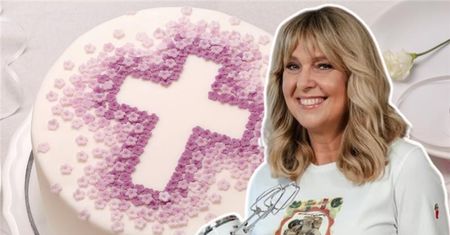 Ewa Wachowicz zdradziła przepis na tort komunijny. Kolor wnętrza zaskoczy każdego
