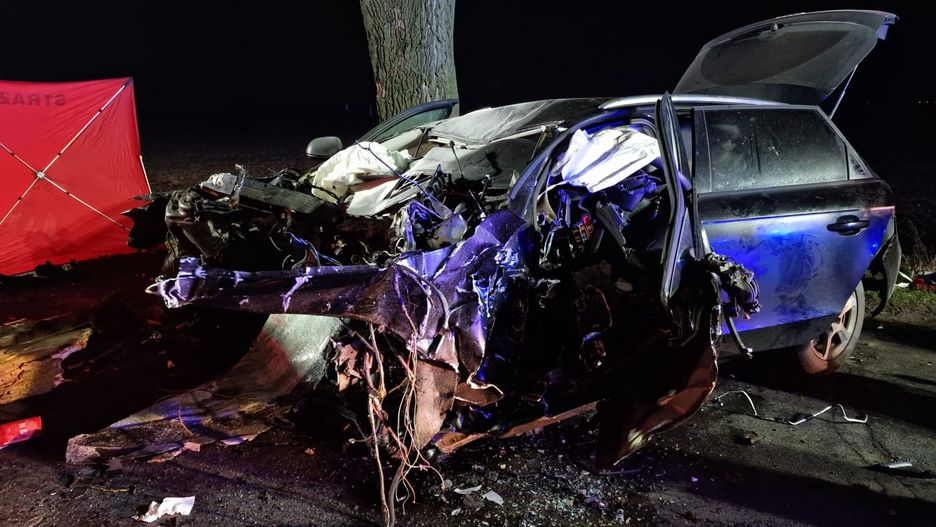 Auto doszczętnie zniszczone