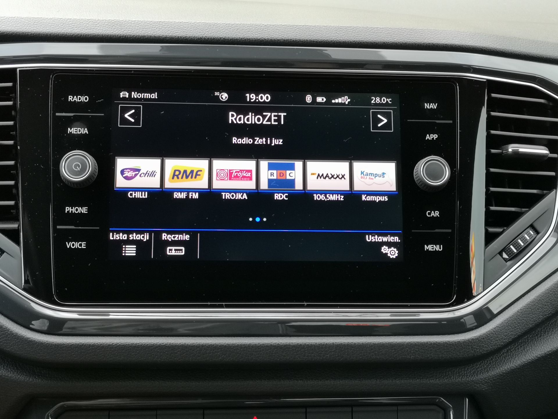 Volkswagen T-Roc: System audio Beats i asystent wyjazdu z miejsca parkingowego 7