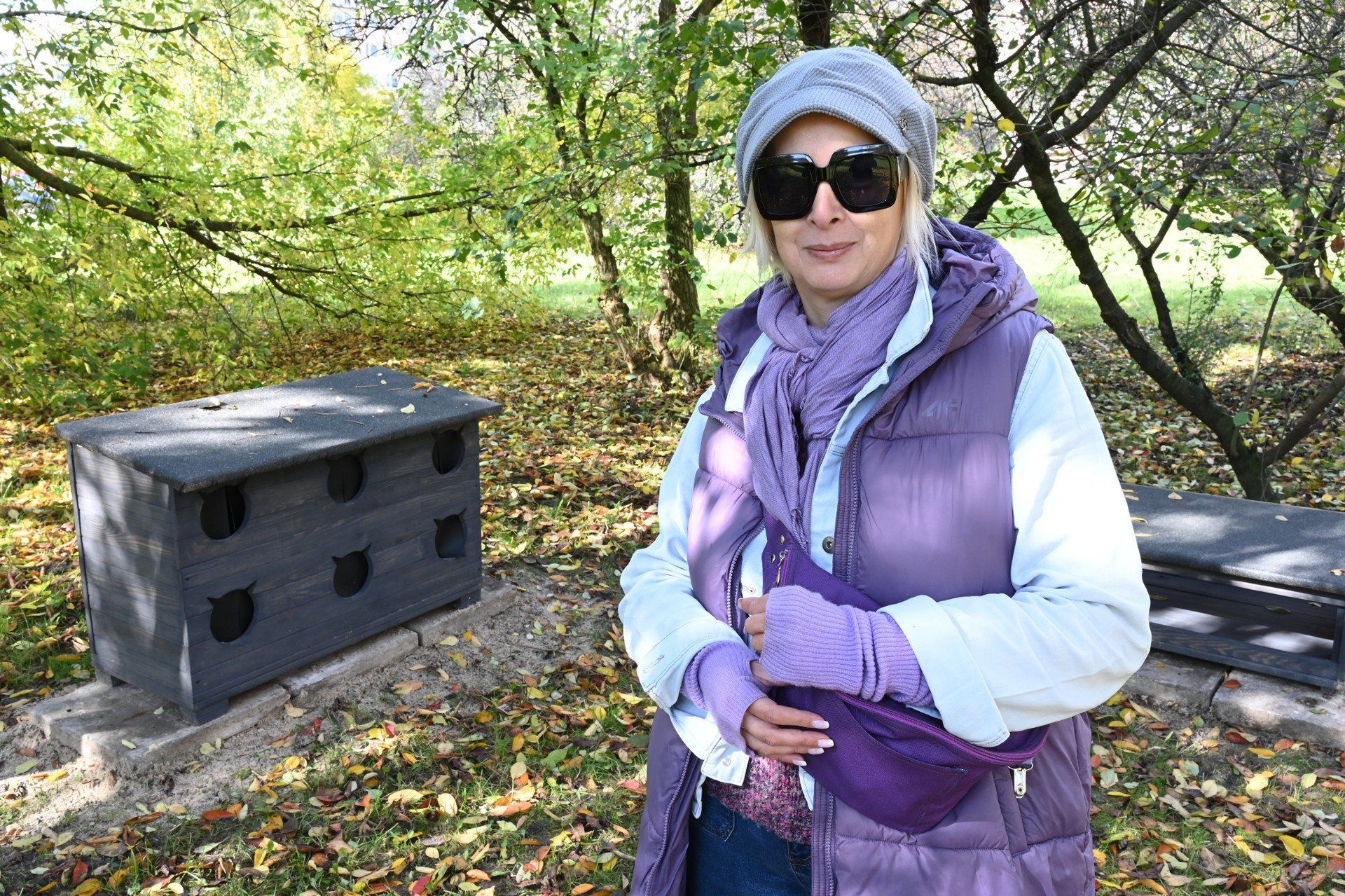 Na zdjęciu pomysłodawczyni kociego schronienia, Karolina Wilczyńska.